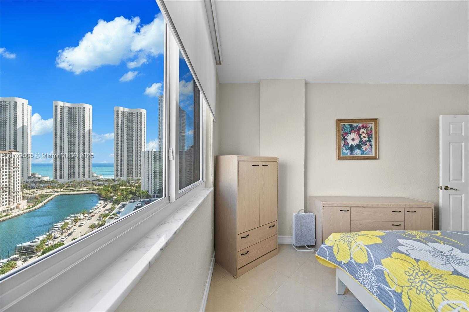 Small Image of 300 BAYVIEW DR #1707, Sunny Isles Beach Number 15
