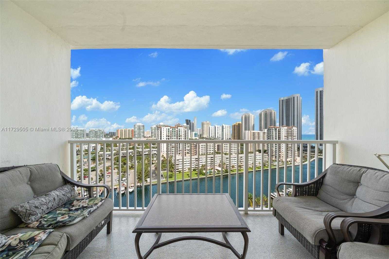 Small Image of 300 BAYVIEW DR #1707, Sunny Isles Beach Number 2