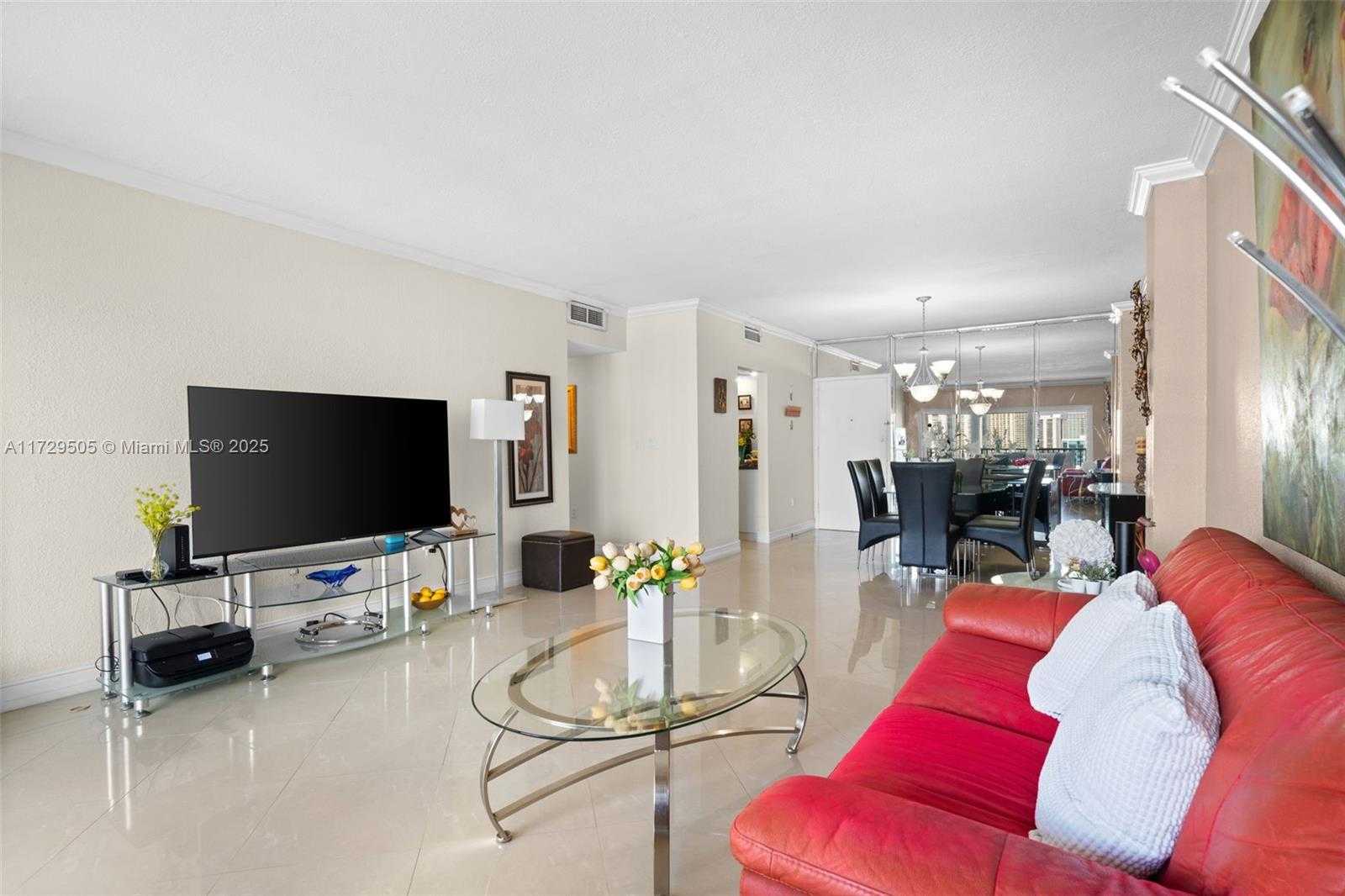 Small Image of 300 BAYVIEW DR #1707, Sunny Isles Beach Number 6