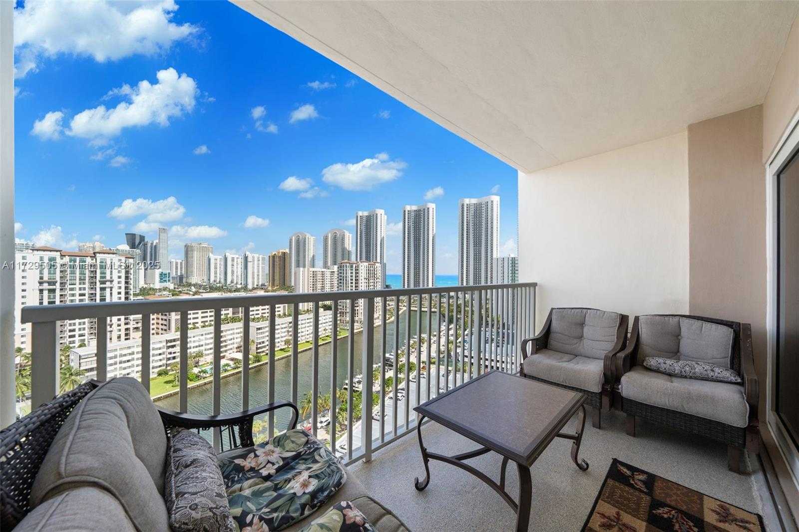 Small Image of 300 BAYVIEW DR #1707, Sunny Isles Beach Number 9