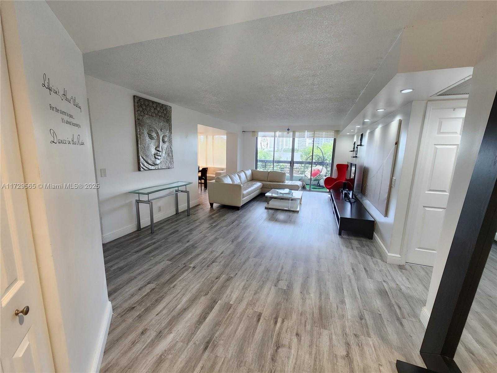 Small Image of 3500 MYSTIC POINTE DR #401, Aventura Number 16