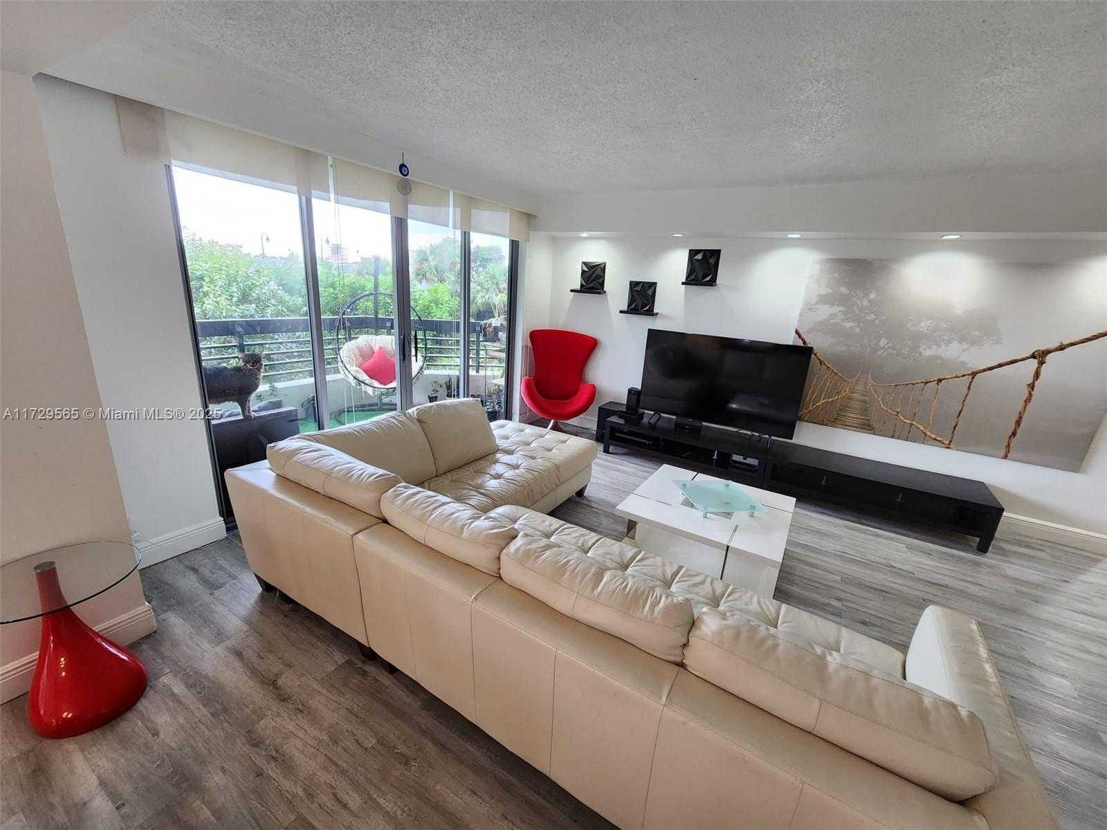 Small Image of 3500 MYSTIC POINTE DR #401, Aventura Number 22