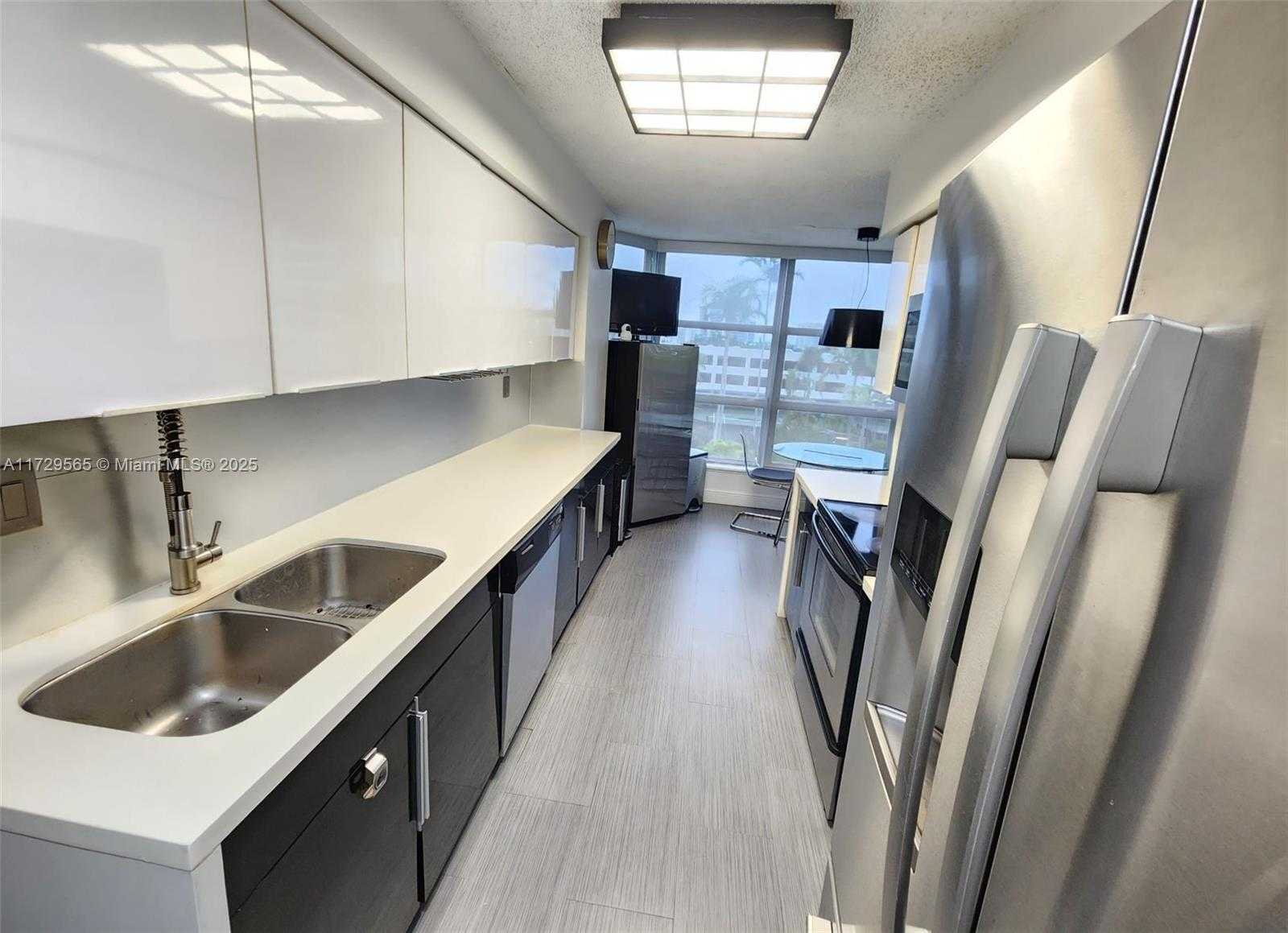 Small Image of 3500 MYSTIC POINTE DR #401, Aventura Number 28