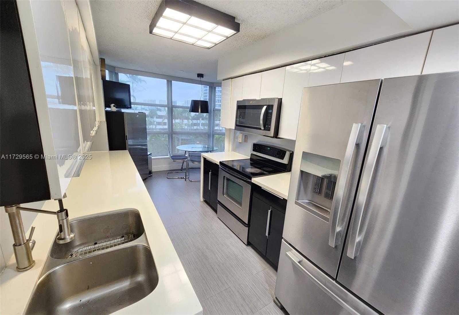 Small Image of 3500 MYSTIC POINTE DR #401, Aventura Number 29