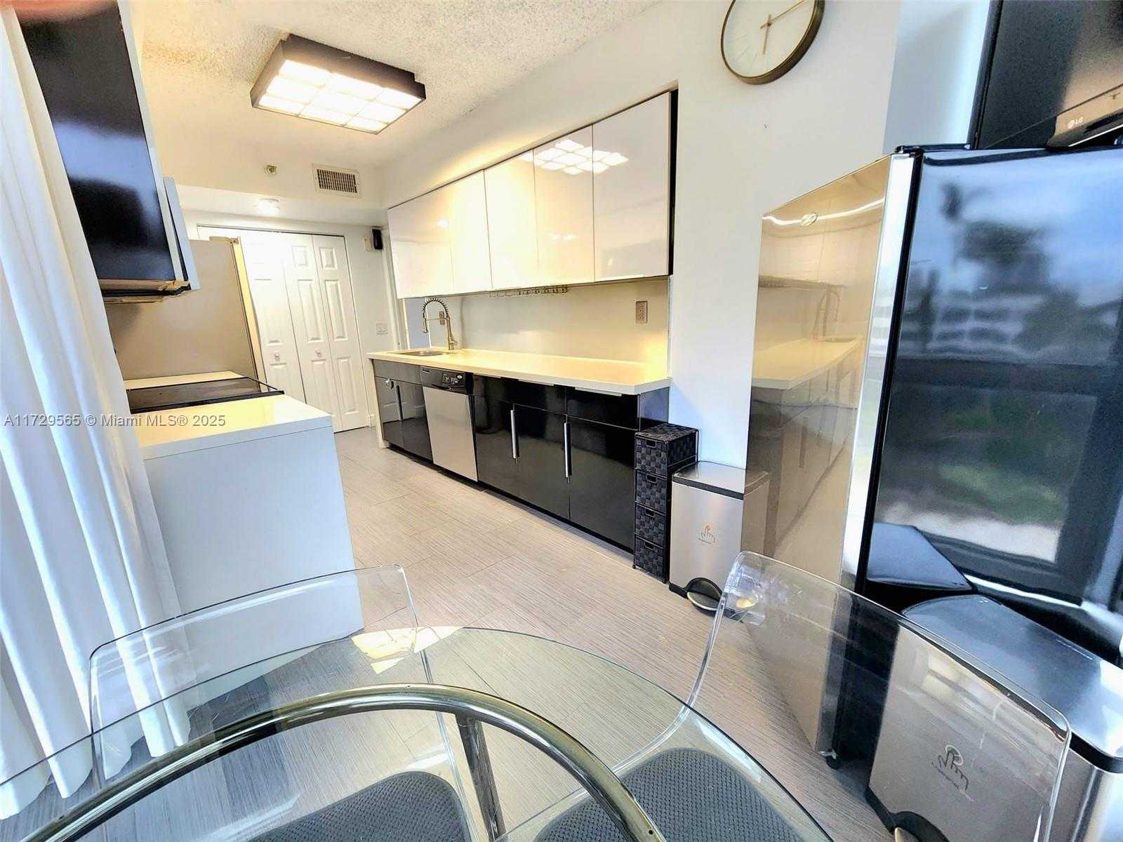Small Image of 3500 MYSTIC POINTE DR #401, Aventura Number 31