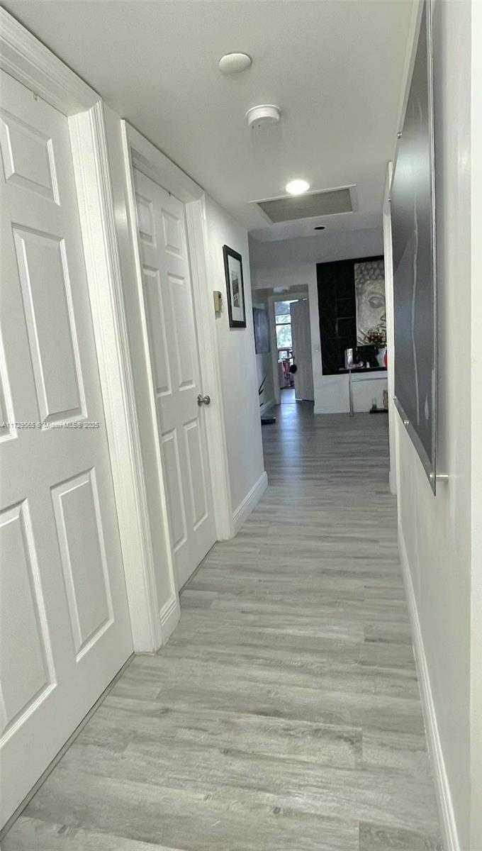 Small Image of 3500 MYSTIC POINTE DR #401, Aventura Number 34