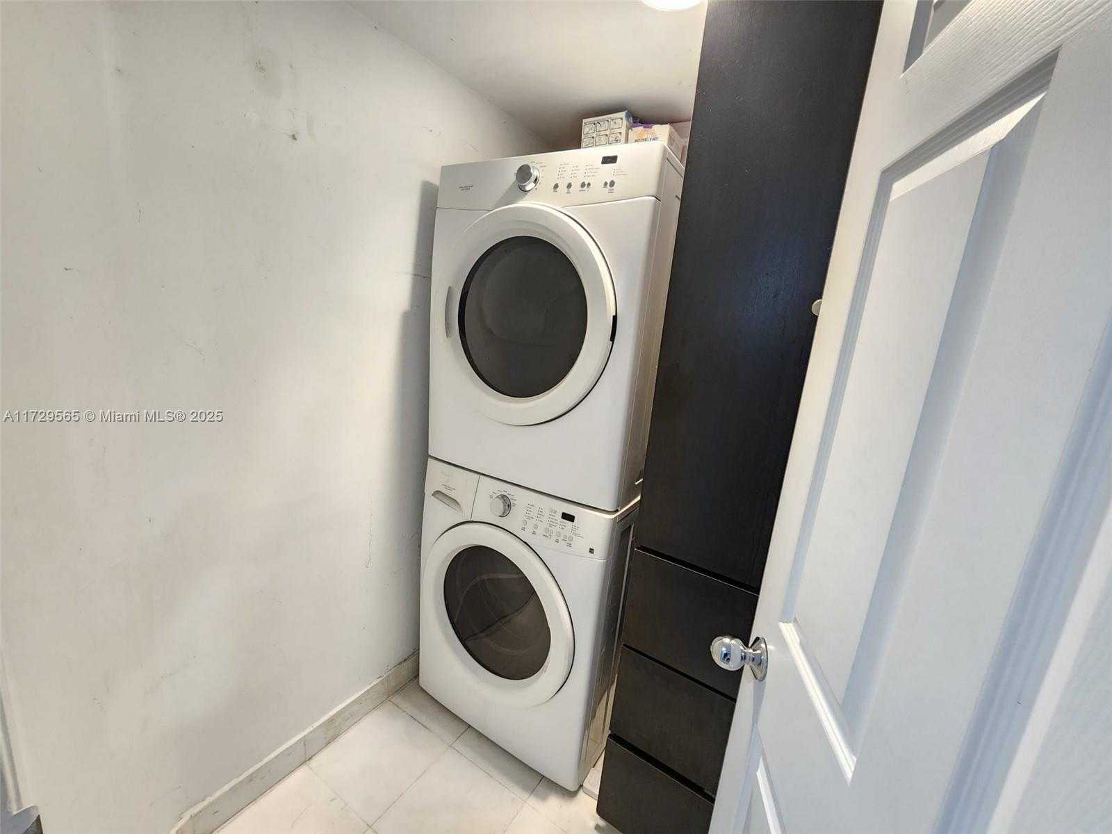 Small Image of 3500 MYSTIC POINTE DR #401, Aventura Number 35