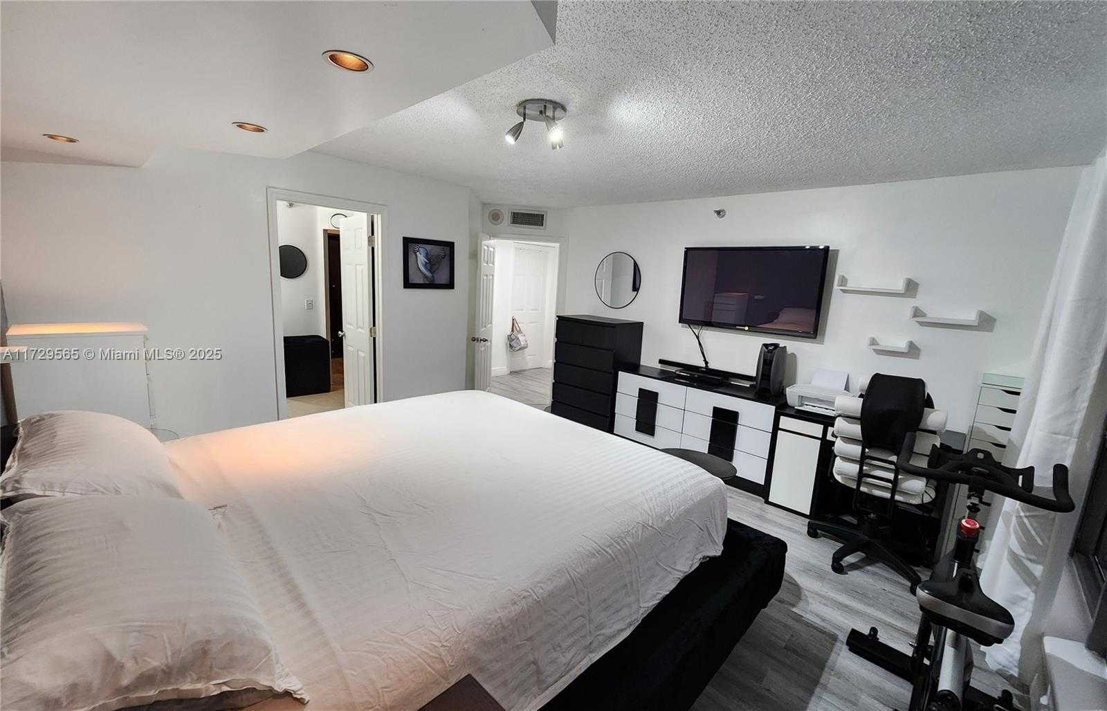 Small Image of 3500 MYSTIC POINTE DR #401, Aventura Number 39
