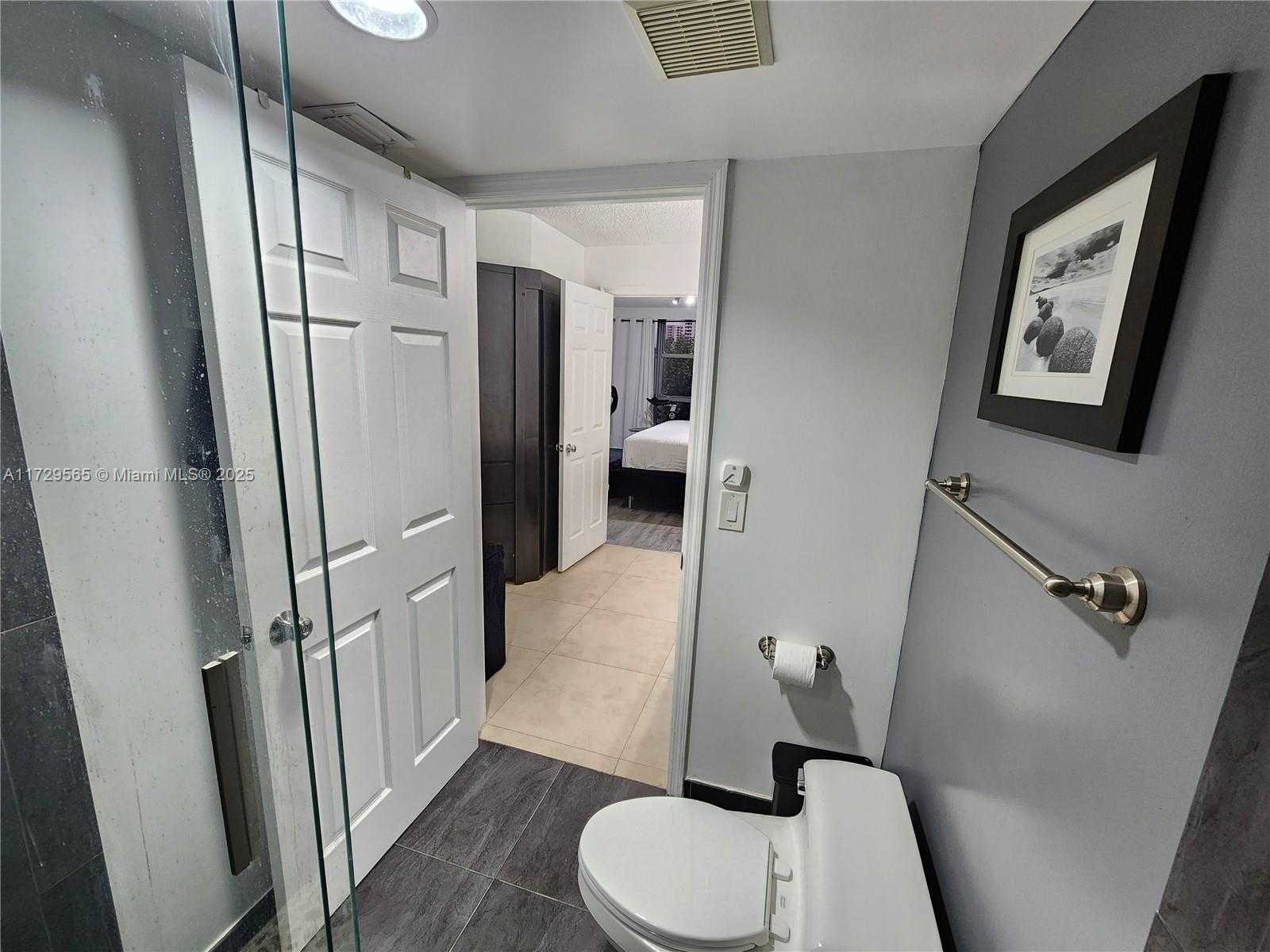 Small Image of 3500 MYSTIC POINTE DR #401, Aventura Number 44