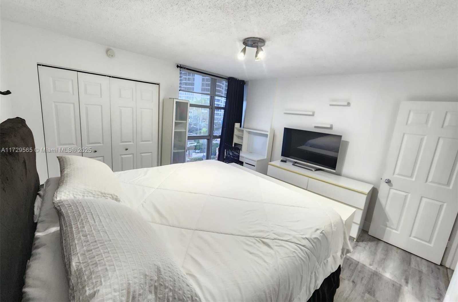 Small Image of 3500 MYSTIC POINTE DR #401, Aventura Number 48