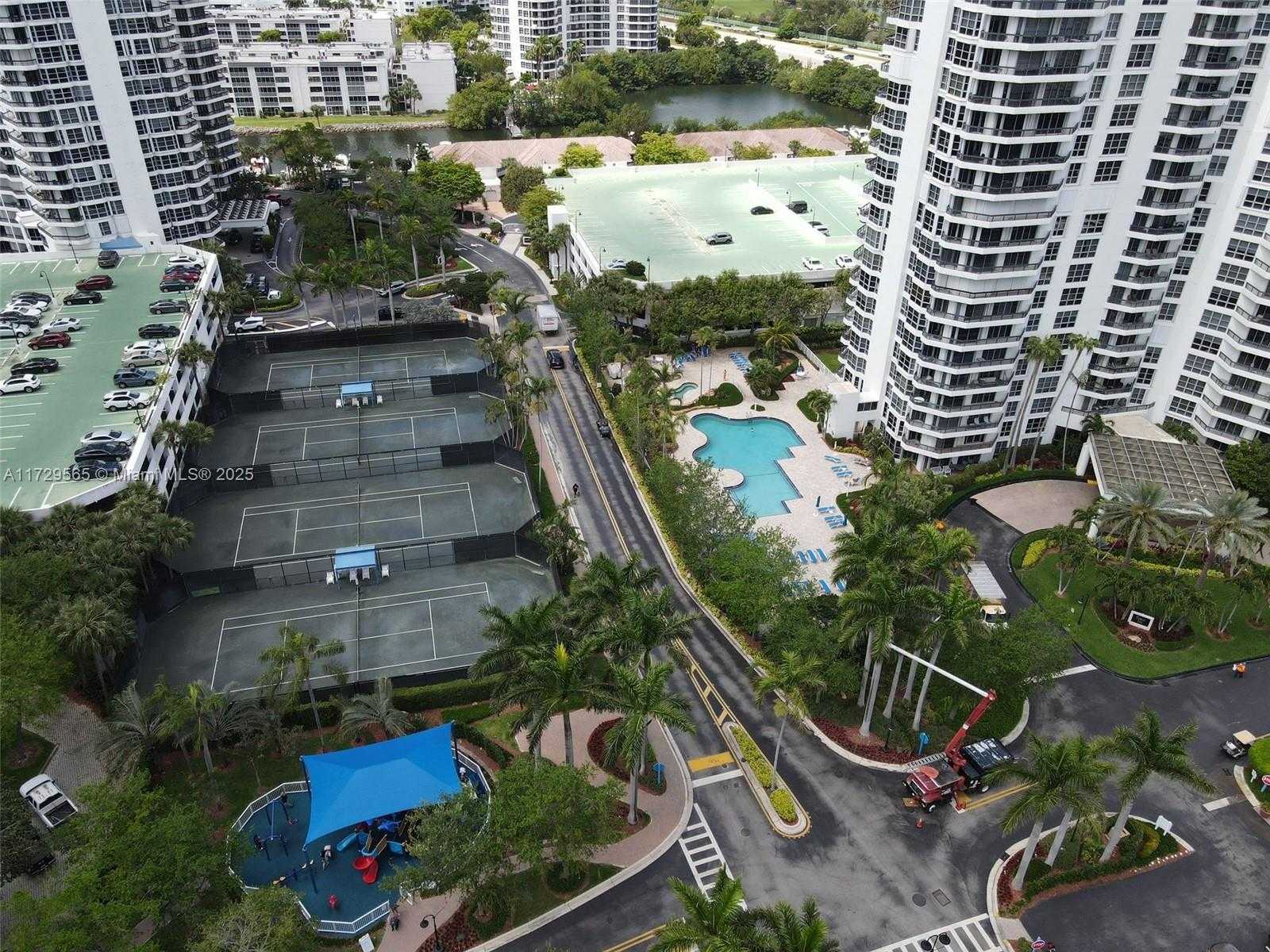 Small Image of 3500 MYSTIC POINTE DR #401, Aventura Number 5