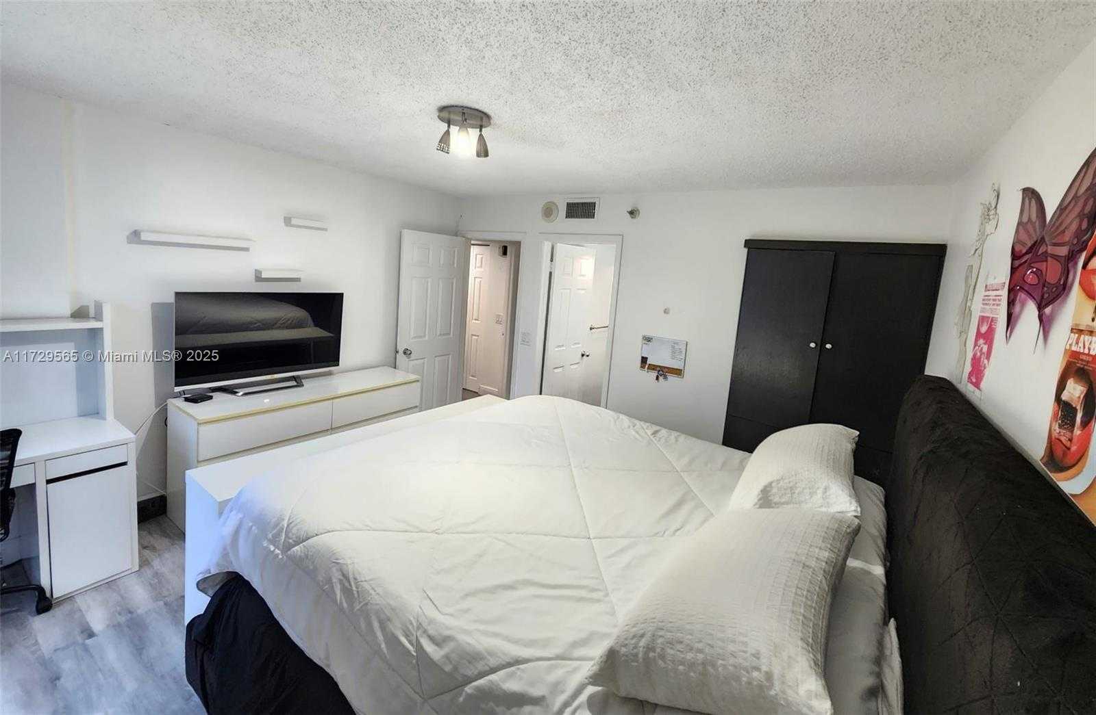 Small Image of 3500 MYSTIC POINTE DR #401, Aventura Number 50