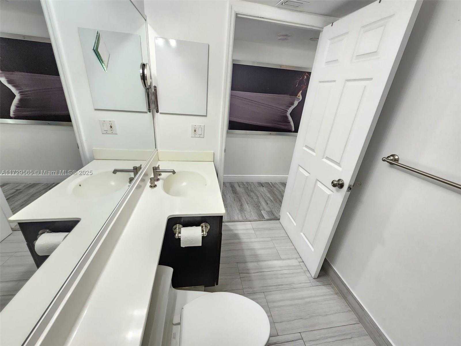 Small Image of 3500 MYSTIC POINTE DR #401, Aventura Number 56