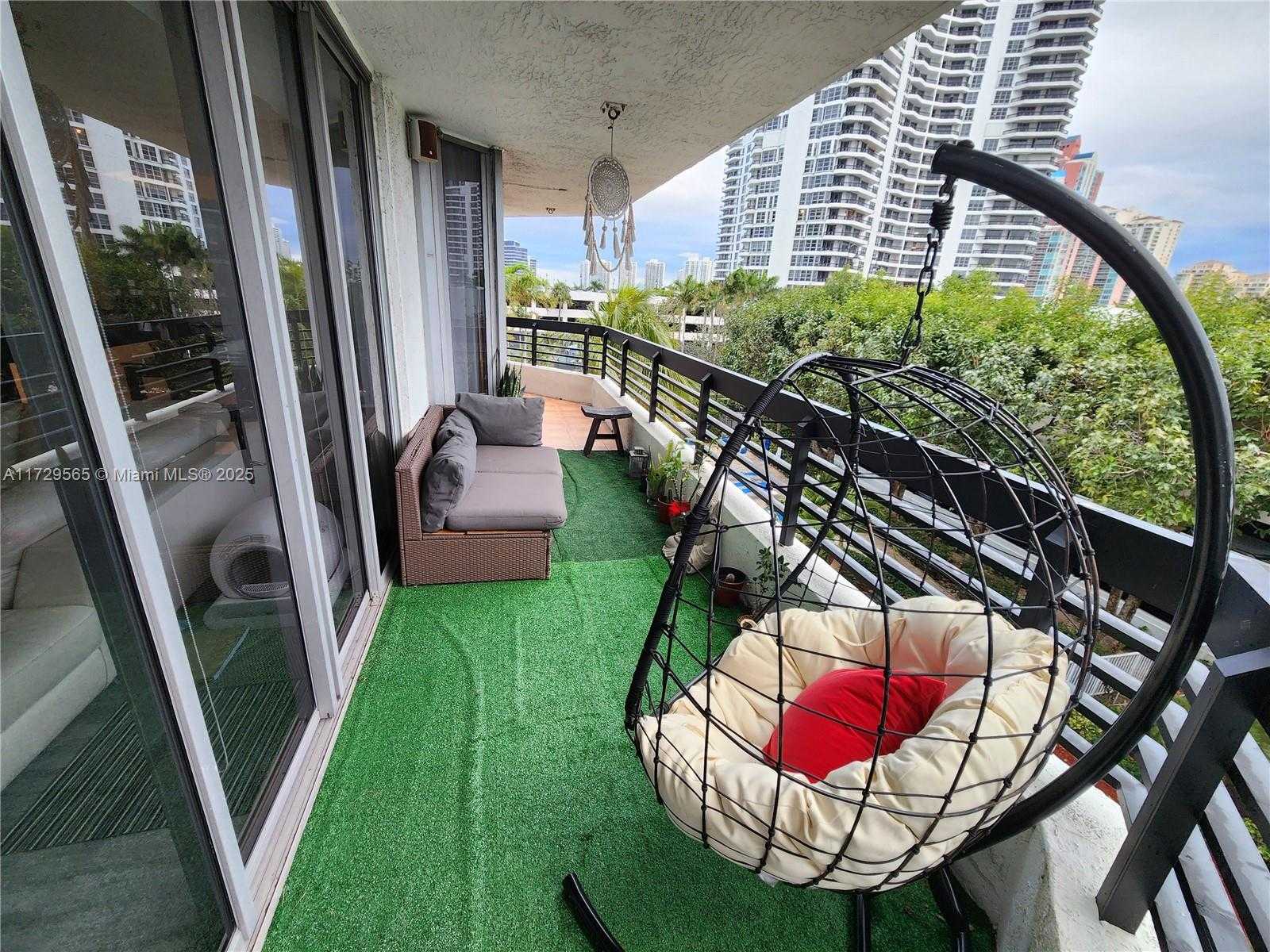 Small Image of 3500 MYSTIC POINTE DR #401, Aventura Number 60