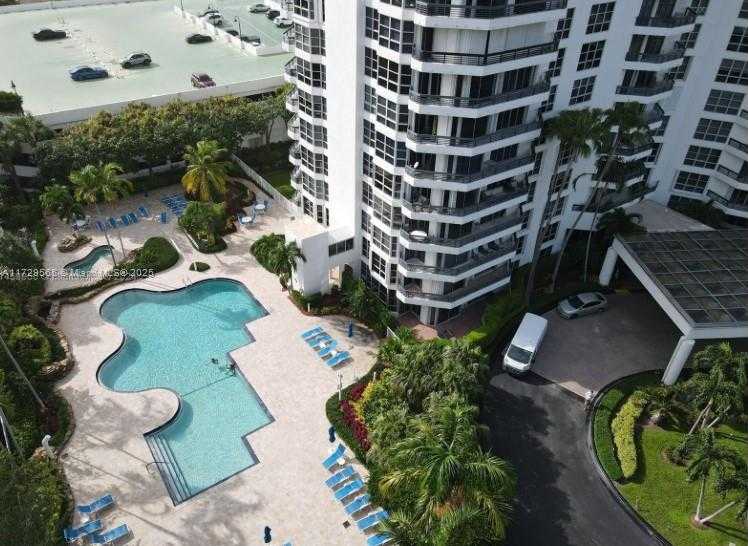 Small Image of 3500 MYSTIC POINTE DR #401, Aventura Number 85
