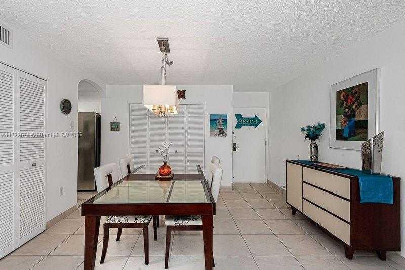 Small Image of 17800 ATLANTIC BLVD #203, Sunny Isles Beach Number 11