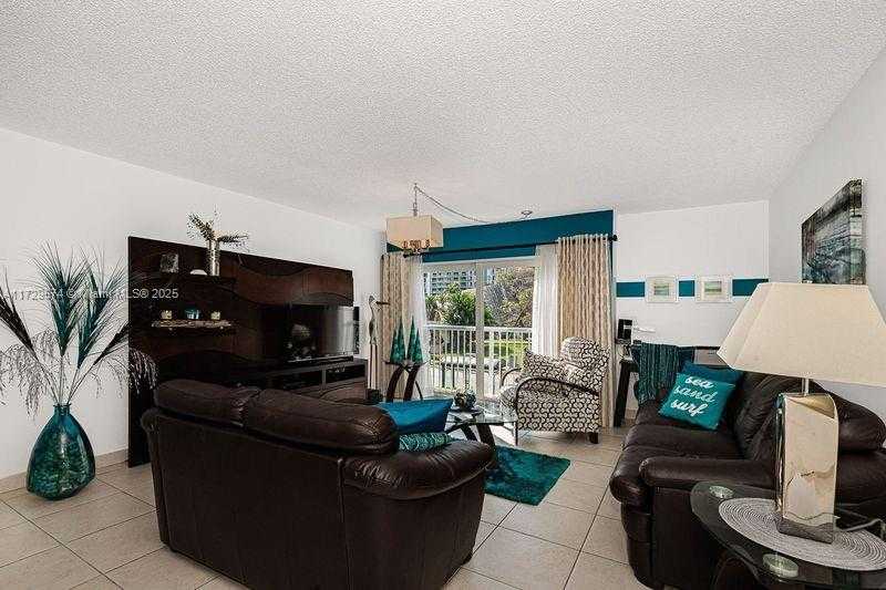 Small Image of 17800 ATLANTIC BLVD #203, Sunny Isles Beach Number 16