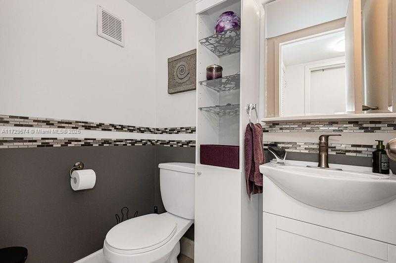 Small Image of 17800 ATLANTIC BLVD #203, Sunny Isles Beach Number 20