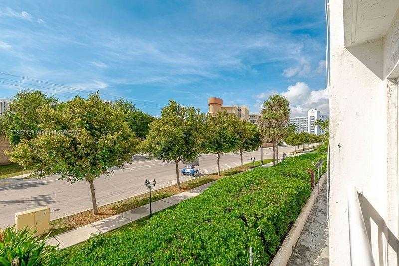 Small Image of 17800 ATLANTIC BLVD #203, Sunny Isles Beach Number 22
