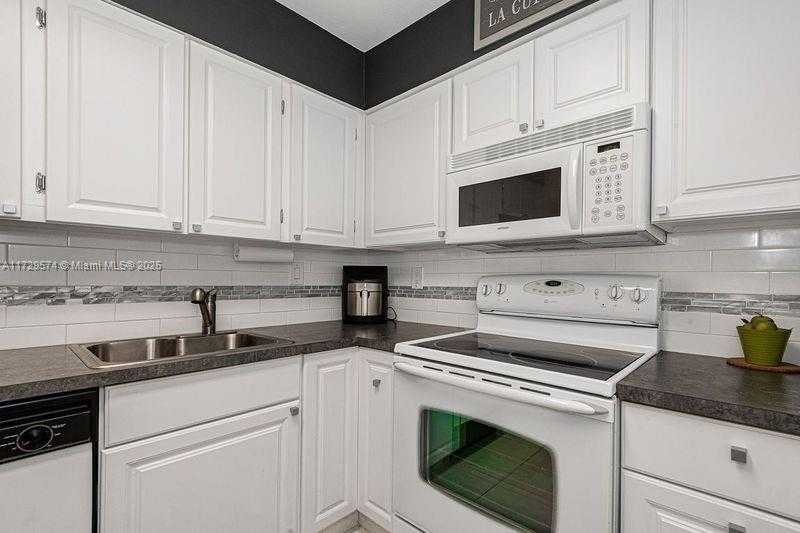 Small Image of 17800 ATLANTIC BLVD #203, Sunny Isles Beach Number 5