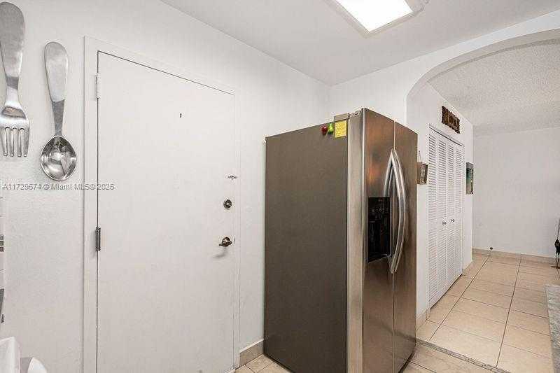 Small Image of 17800 ATLANTIC BLVD #203, Sunny Isles Beach Number 6