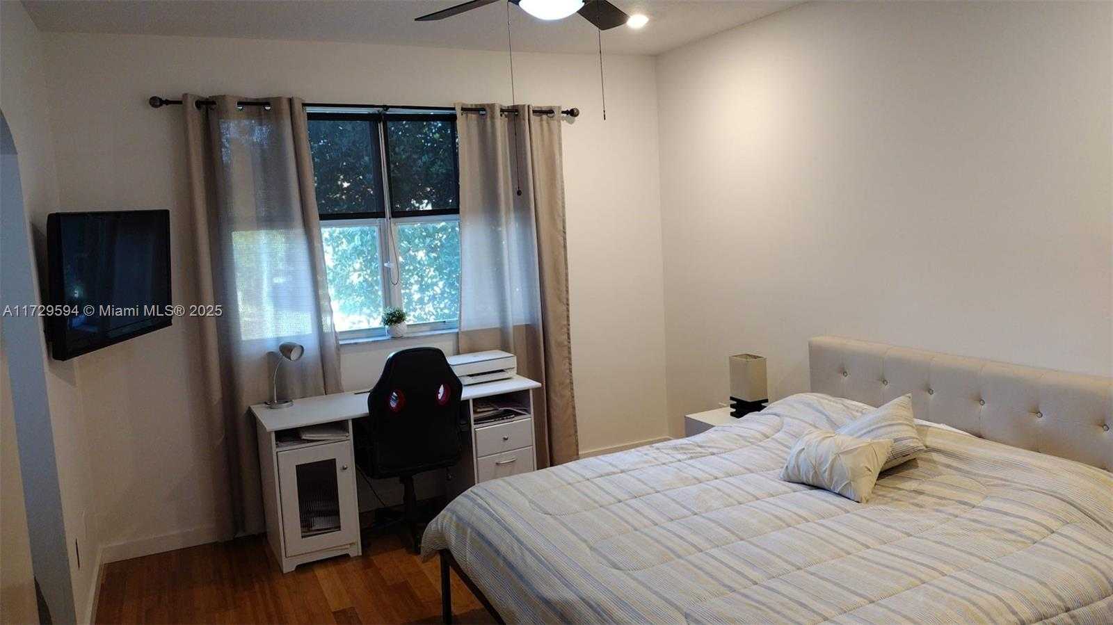 Small Image of 4938 WINDWARD WAY #1304, Dania Beach Number 14