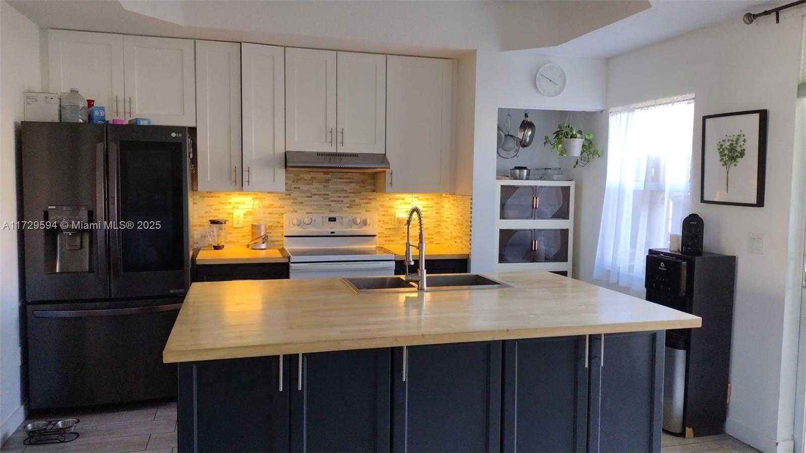 Small Image of 4938 WINDWARD WAY #1304, Dania Beach Number 2
