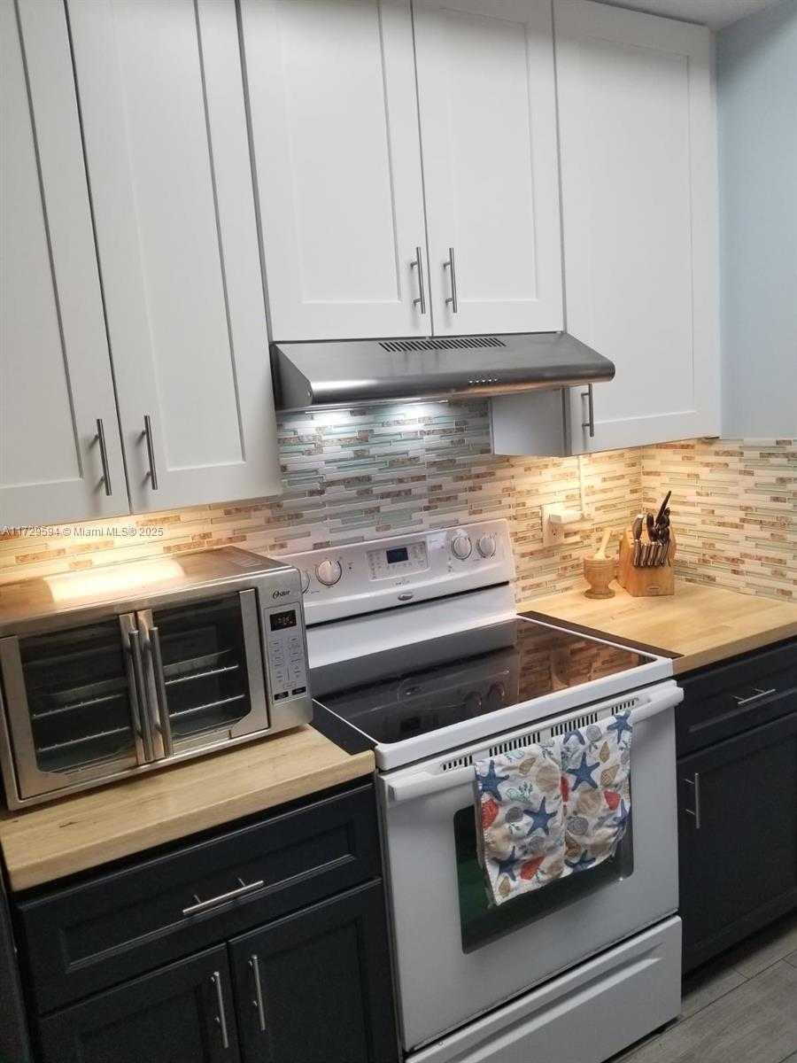 Small Image of 4938 WINDWARD WAY #1304, Dania Beach Number 4