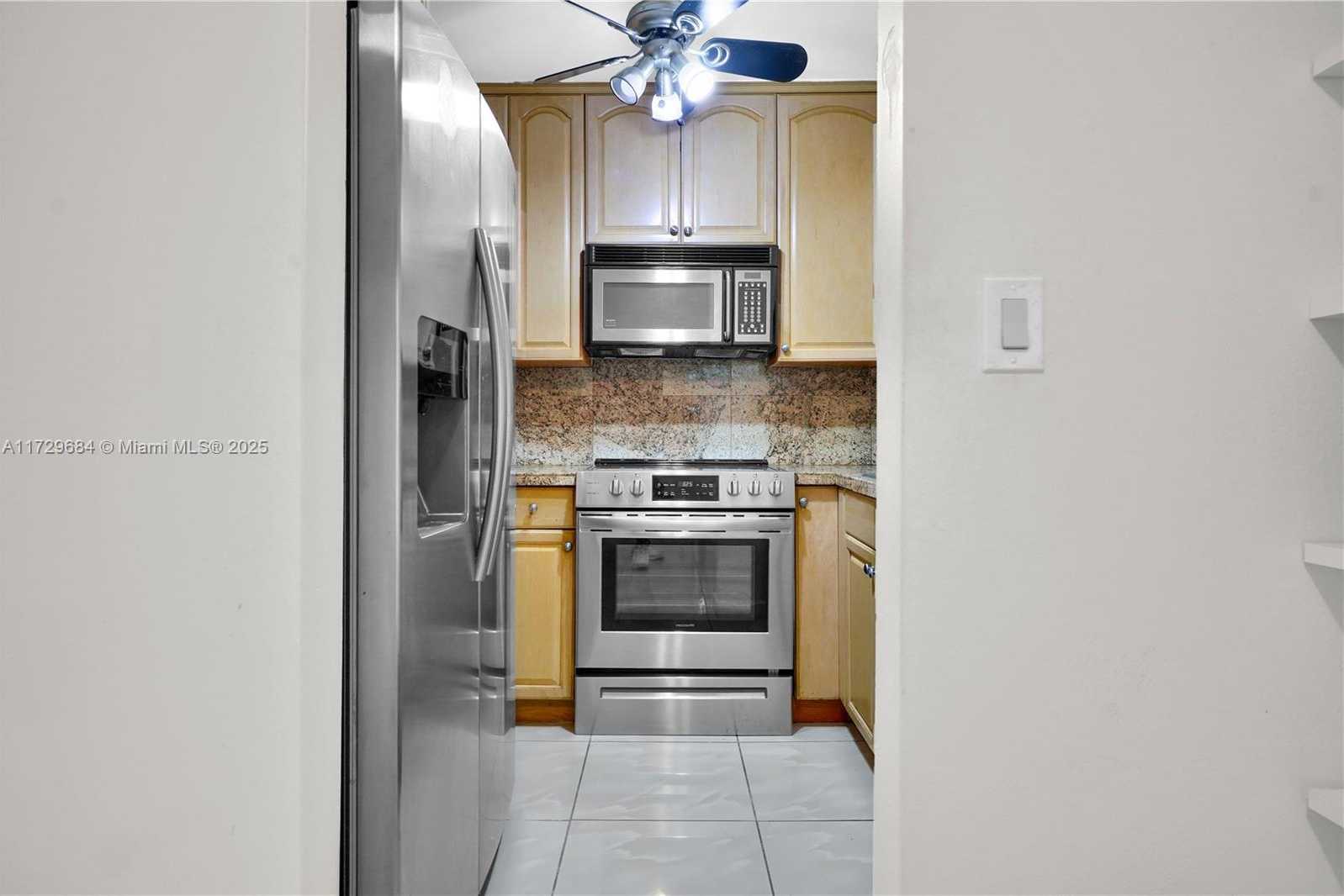 Small Image of 3701 NORTH COUNTRY CLUB DR #203, Aventura Number 16