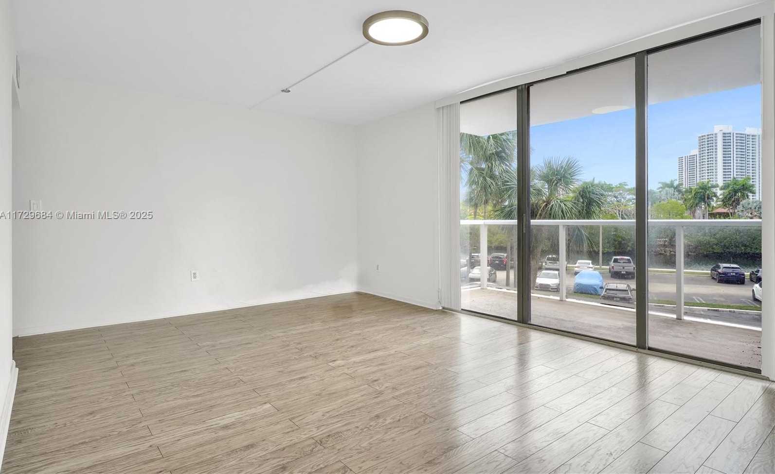 Small Image of 3701 NORTH COUNTRY CLUB DR #203, Aventura Number 18