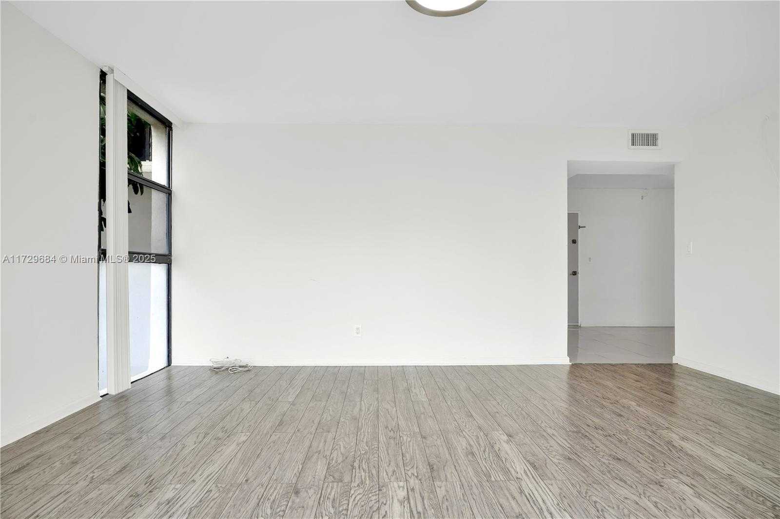 Small Image of 3701 NORTH COUNTRY CLUB DR #203, Aventura Number 20