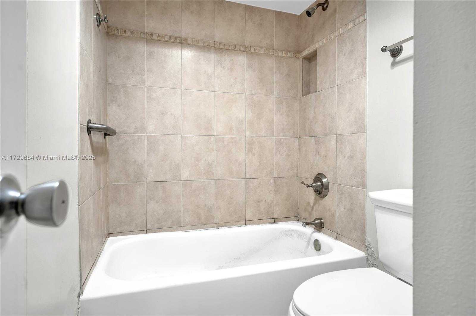Small Image of 3701 NORTH COUNTRY CLUB DR #203, Aventura Number 30