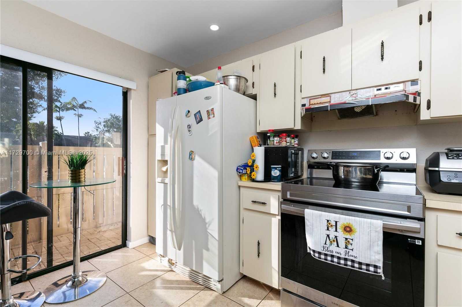 Small Image of 795 BANKS RD, Margate Number 8