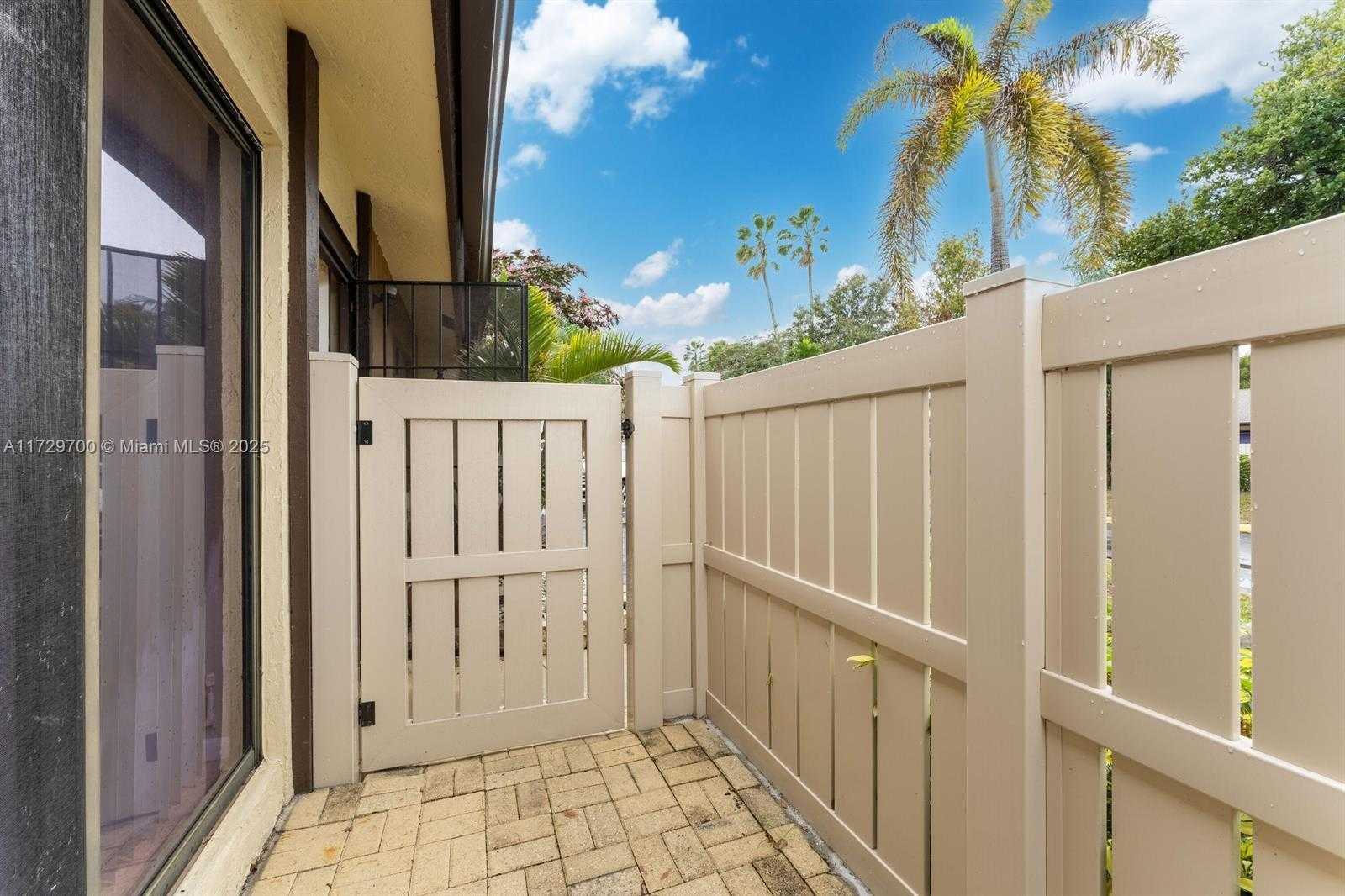Small Image of 795 BANKS RD, Margate Number 9