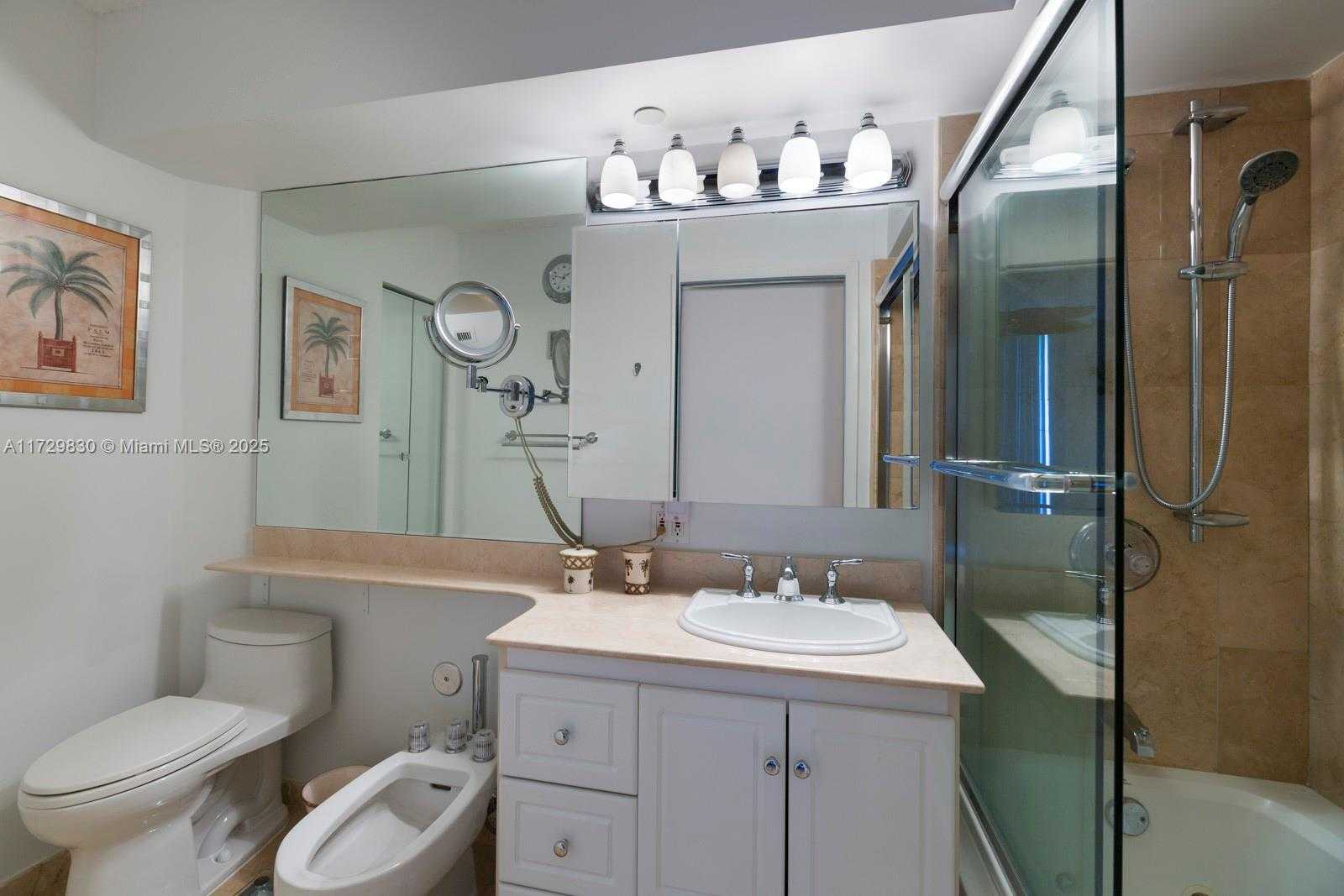 Small Image of 5900 COLLINS AVE #2105, Miami Beach Number 15