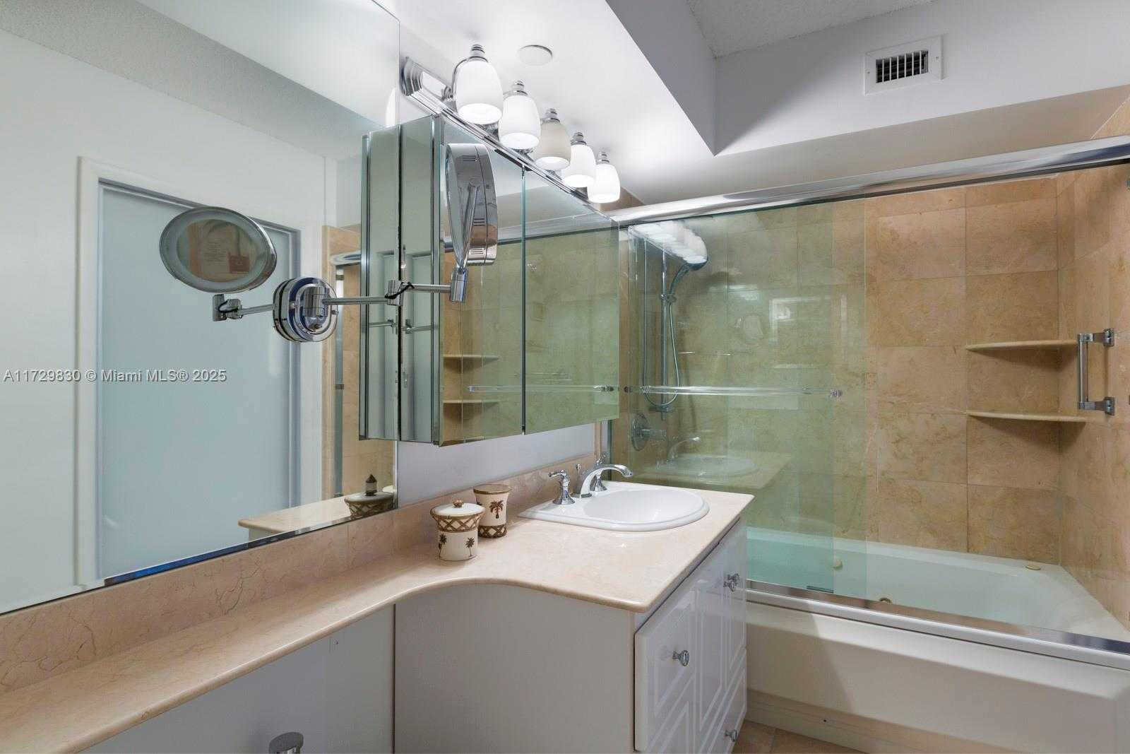 Small Image of 5900 COLLINS AVE #2105, Miami Beach Number 16