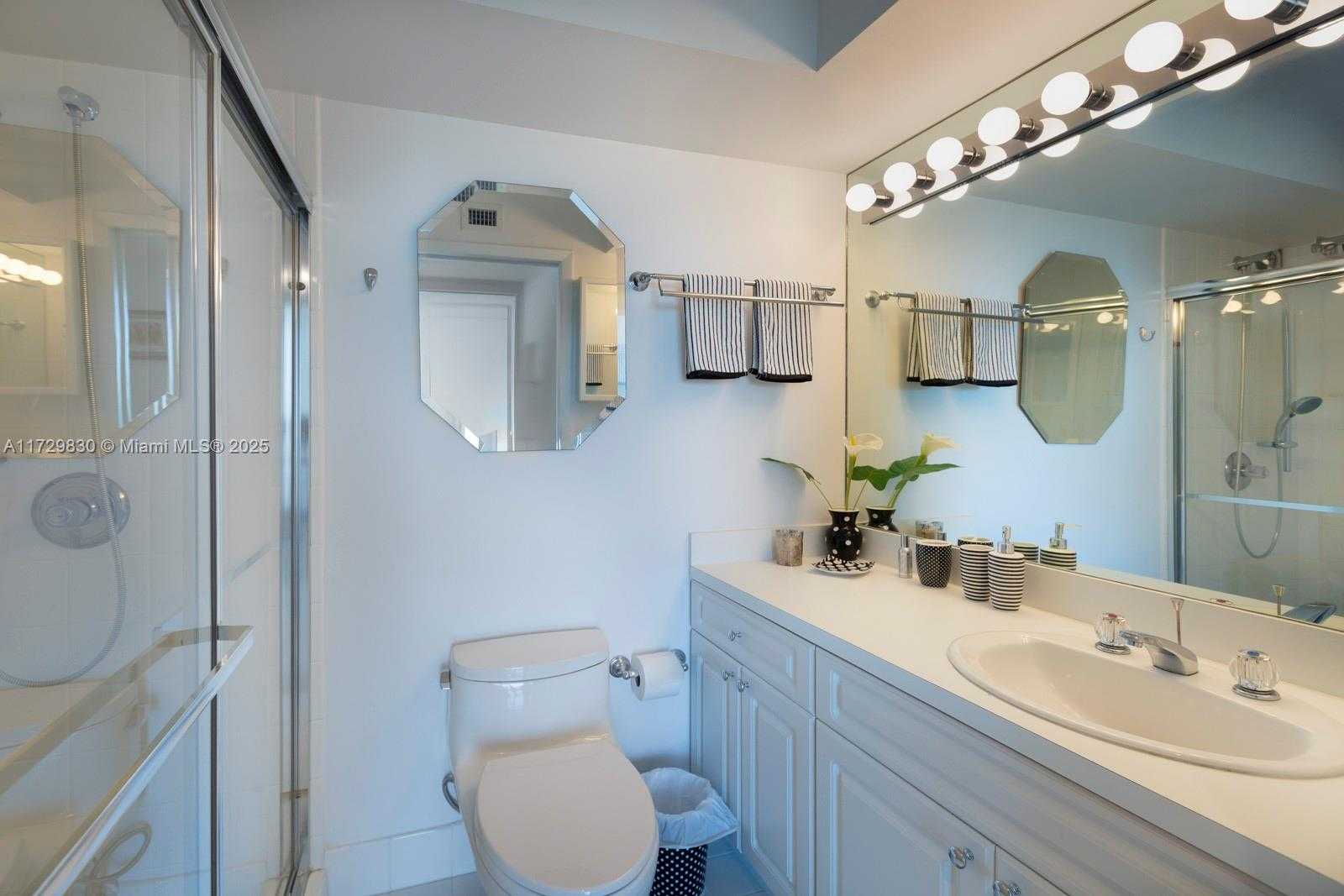 Small Image of 5900 COLLINS AVE #2105, Miami Beach Number 18
