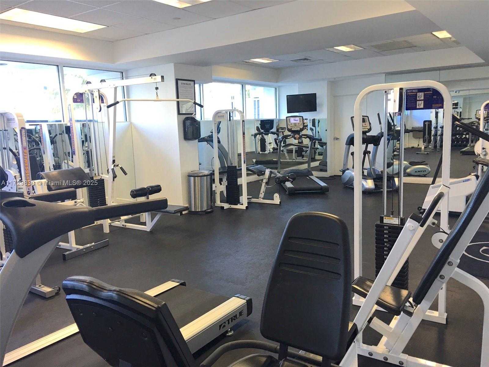 Small Image of 5900 COLLINS AVE #2105, Miami Beach Number 2