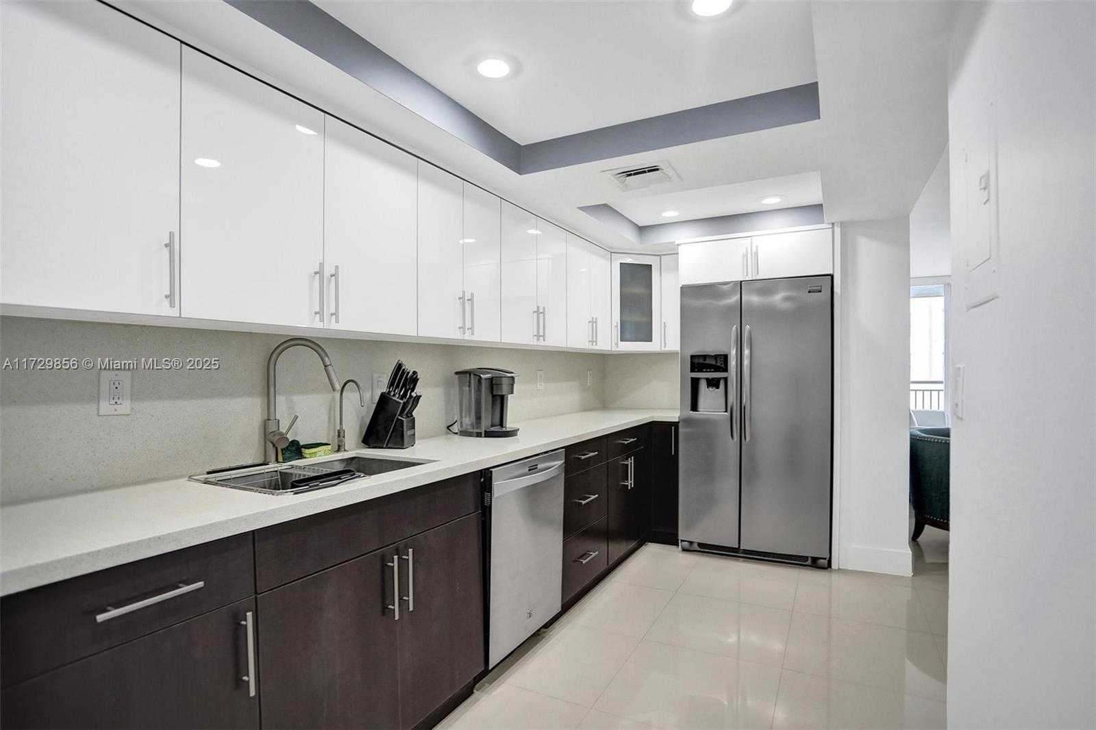 Small Image of 18051 BISCAYNE BLVD #402, Aventura Number 14