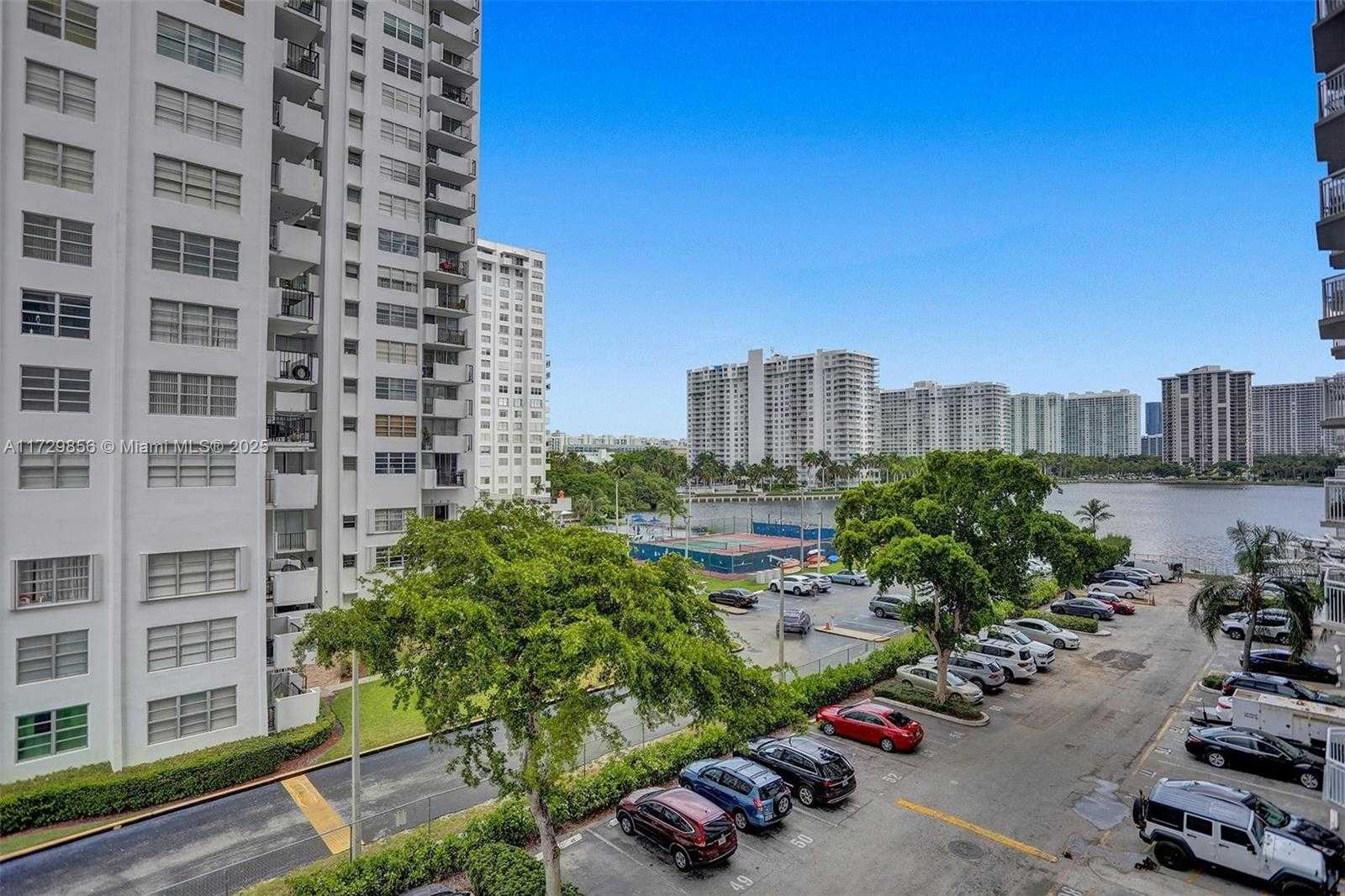 Small Image of 18051 BISCAYNE BLVD #402, Aventura Number 16