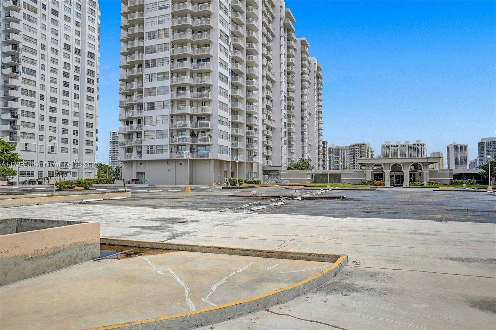 Small Image of 18051 BISCAYNE BLVD #402, Aventura Number 19