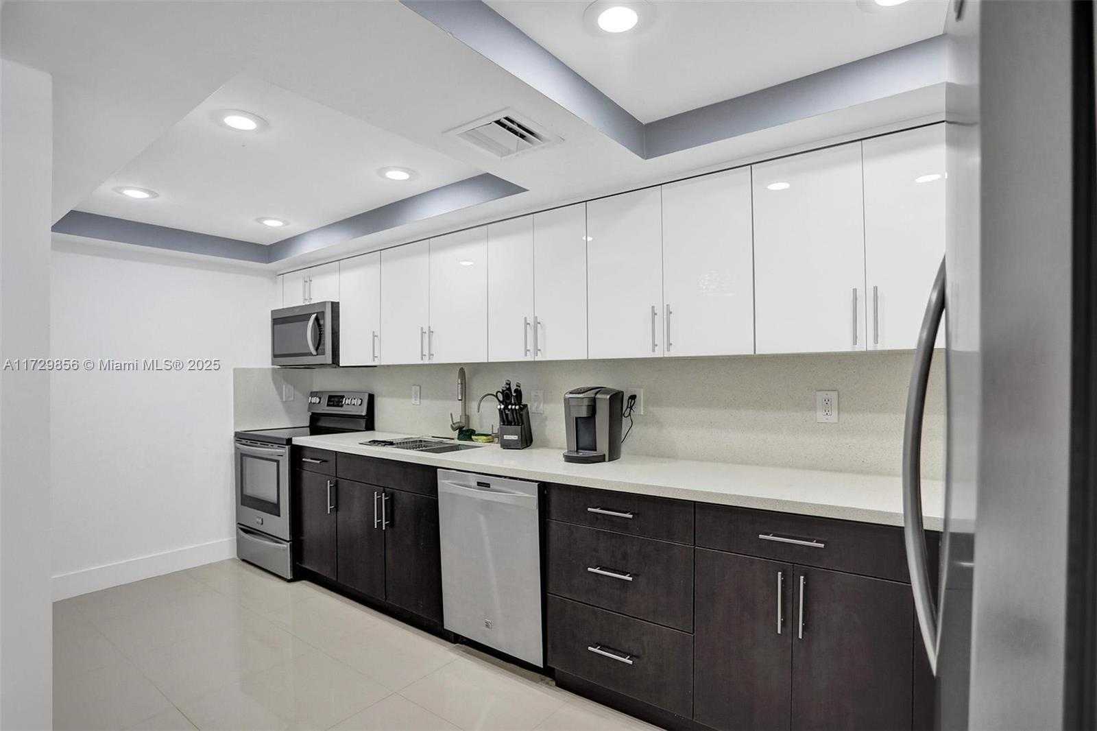 Small Image of 18051 BISCAYNE BLVD #402, Aventura Number 2