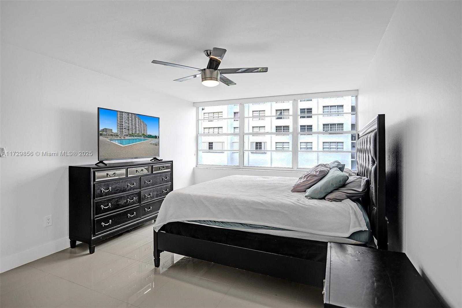 Small Image of 18051 BISCAYNE BLVD #402, Aventura Number 22