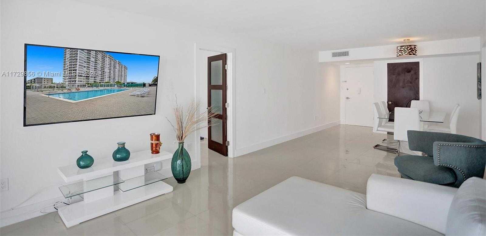 Small Image of 18051 BISCAYNE BLVD #402, Aventura Number 24