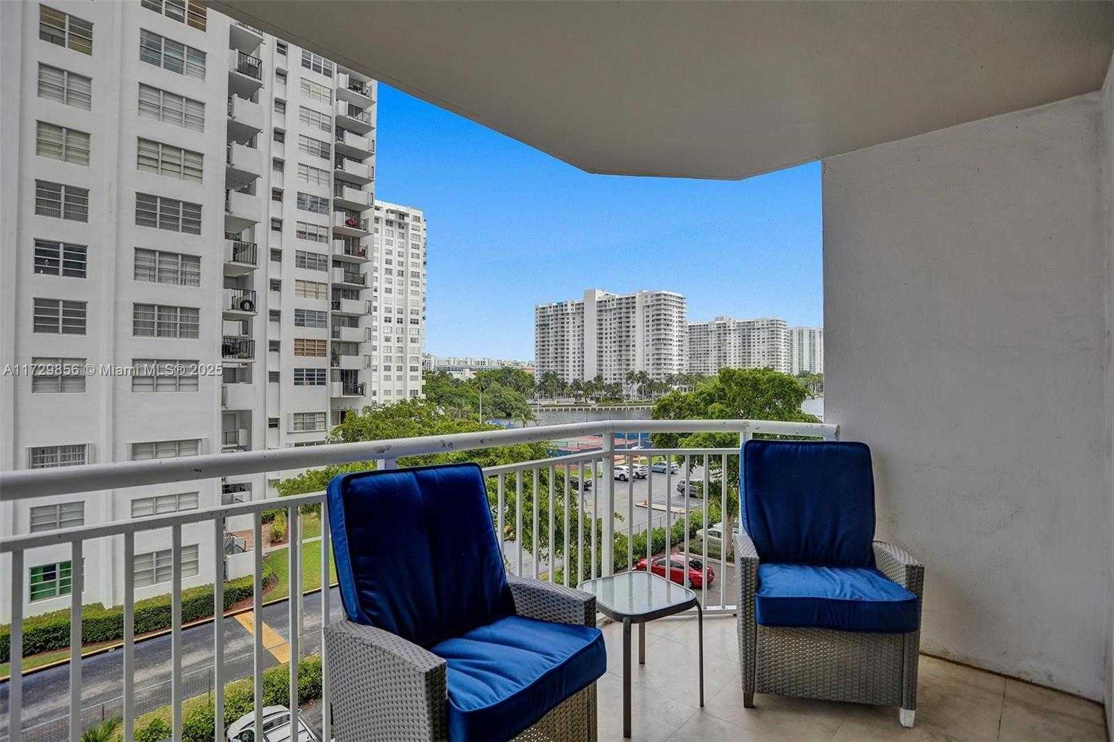 Small Image of 18051 BISCAYNE BLVD #402, Aventura Number 25