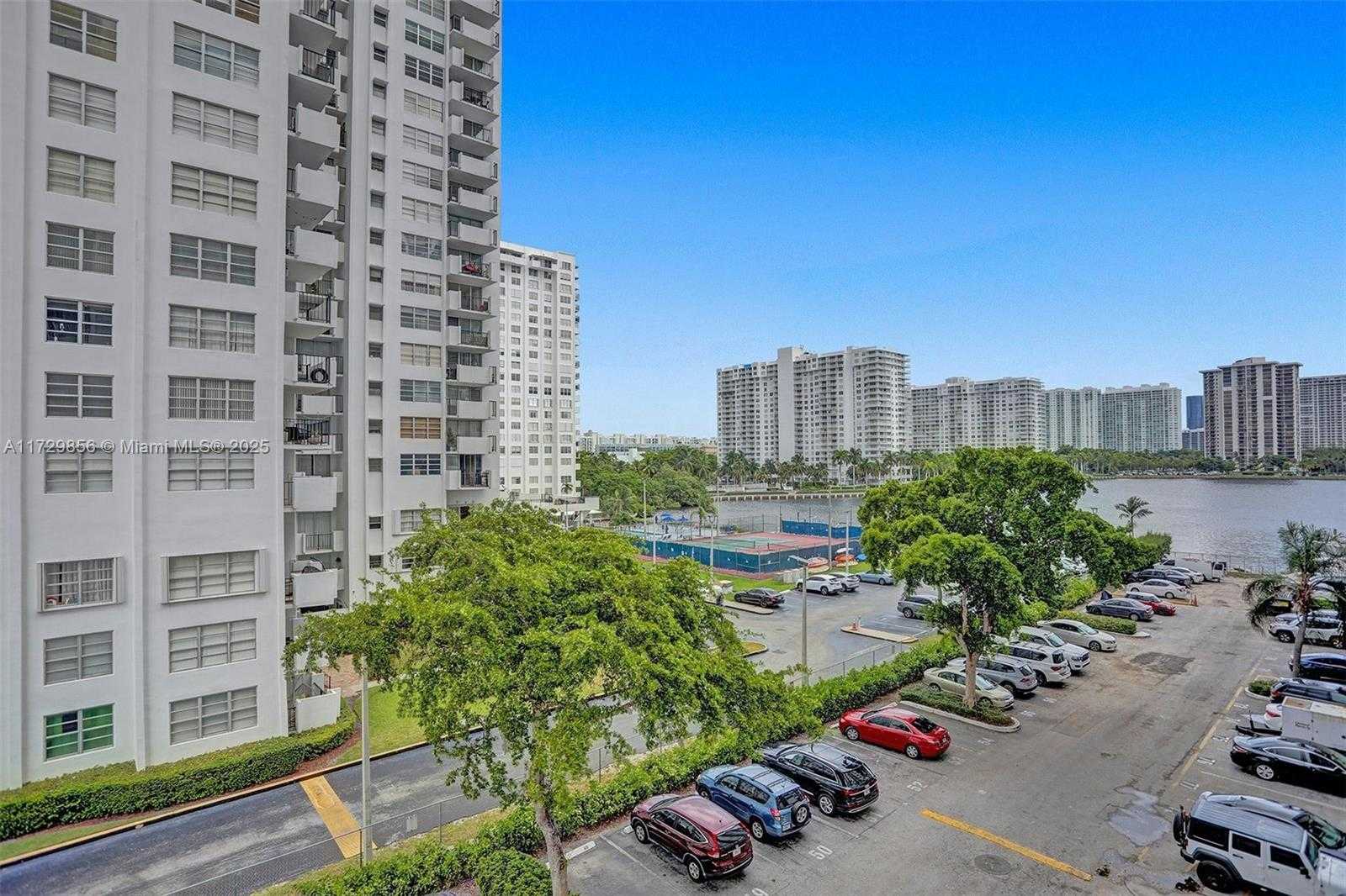 Small Image of 18051 BISCAYNE BLVD #402, Aventura Number 26