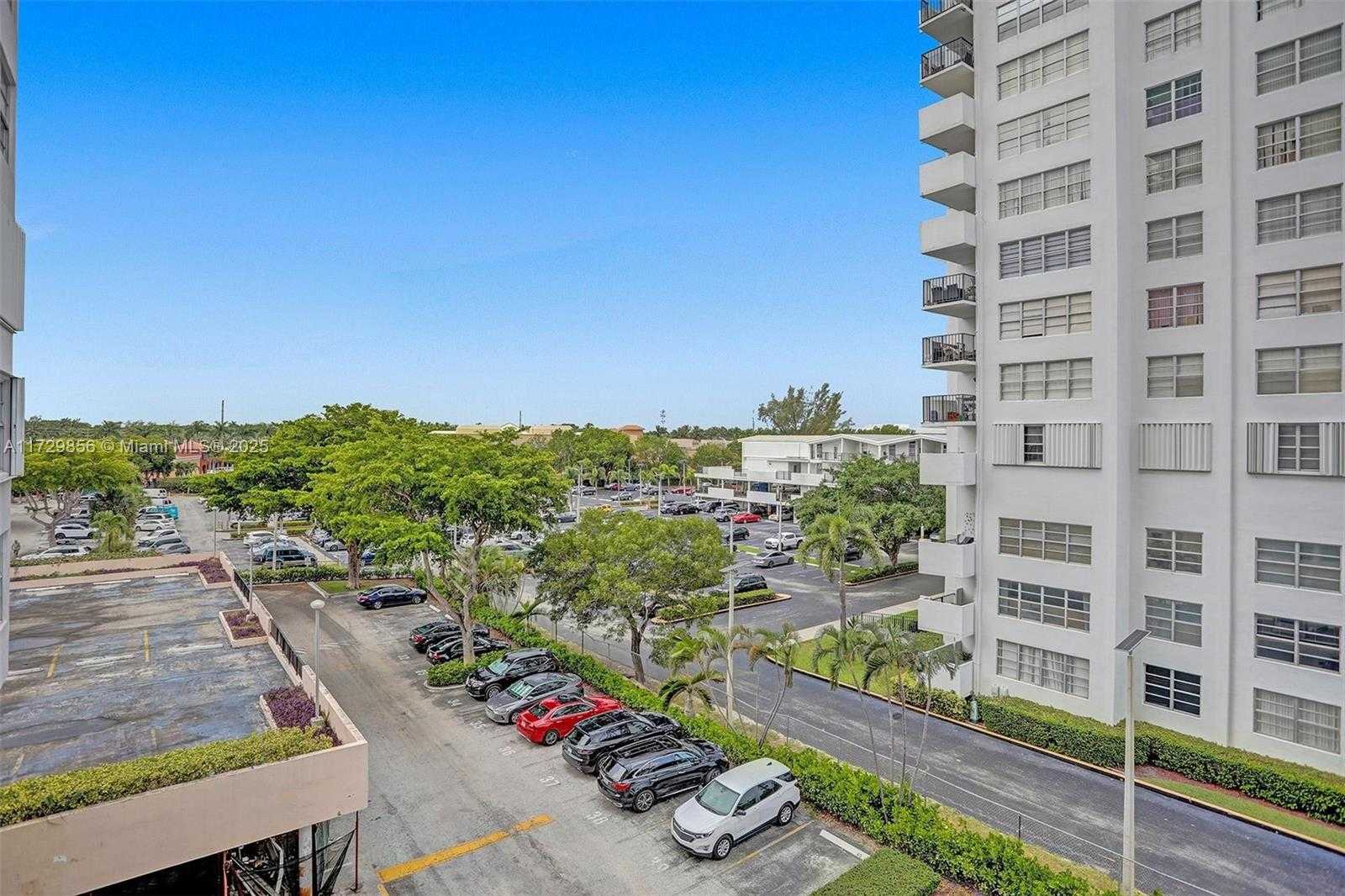Small Image of 18051 BISCAYNE BLVD #402, Aventura Number 41