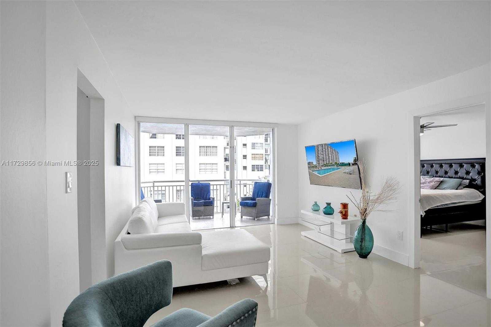 Small Image of 18051 BISCAYNE BLVD #402, Aventura Number 9