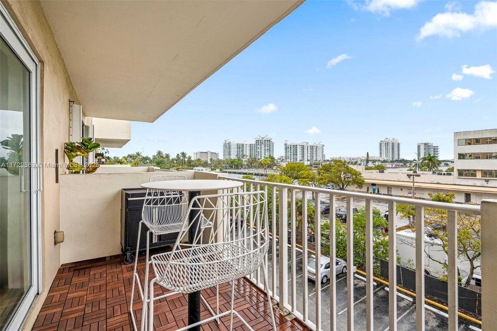 Small Image of 1455 NORTH TREASURE DR #4D, North Bay Village Number 18