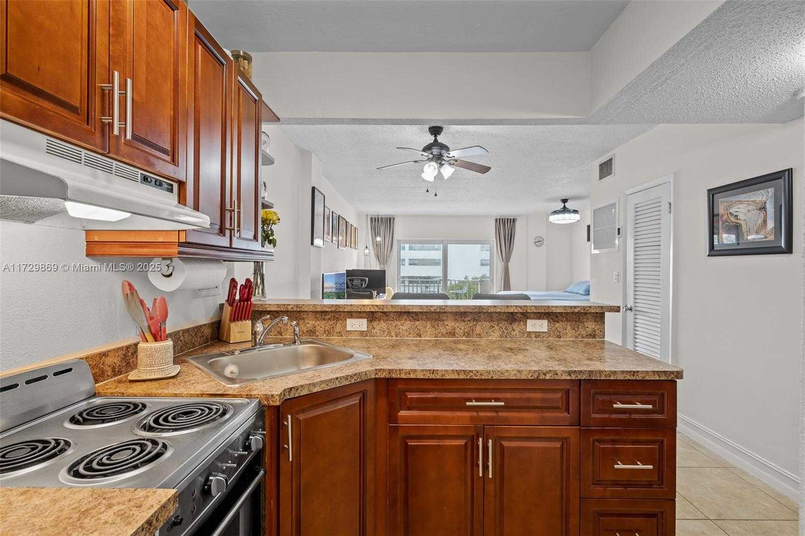 Small Image of 1455 NORTH TREASURE DR #4D, North Bay Village Number 7
